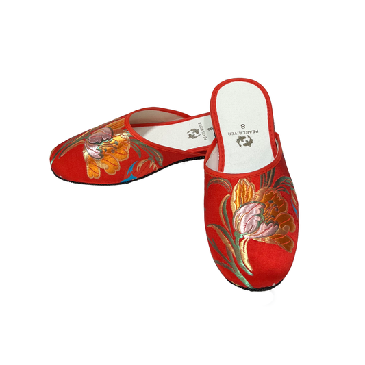 Red slippers with shiny tulip design