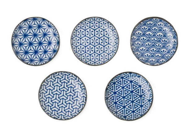 Monyou means traditional geometric or botanical patterns in Japanese, which have been used for thousands of years on clothing and textiles. 4.5" diameter x 1"h. Ceramic. Microwave, dishwasher safe. Made in Japan.