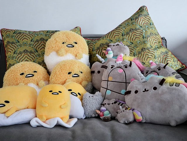 Gudetama and Pusheen plushes