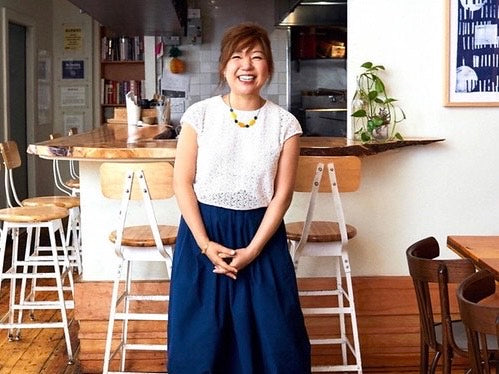 Woman in gray shirt standing behind counter (Maiko Kyogoku of Bessou)