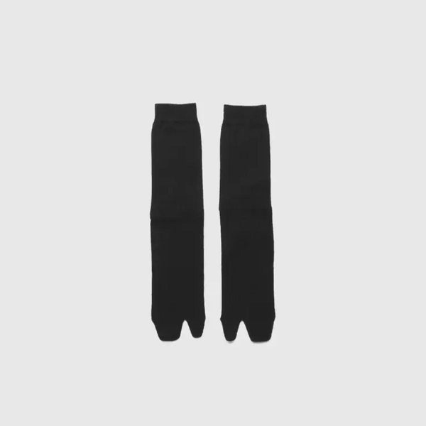 Black tabi socks flat 